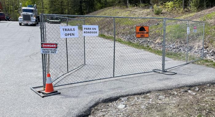 Closed parking lot sign at Mt Major.