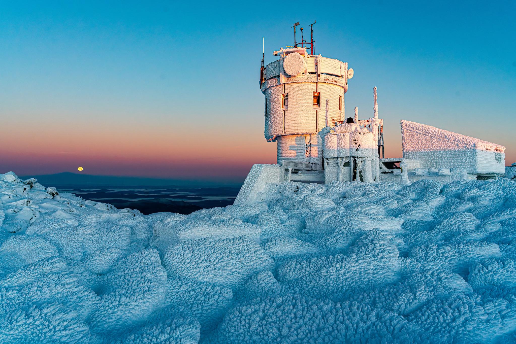 The Mount Washington Observatory on an icy morning.