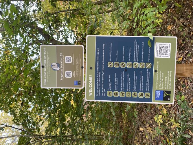A visitor use guideline sign at the floodplain.